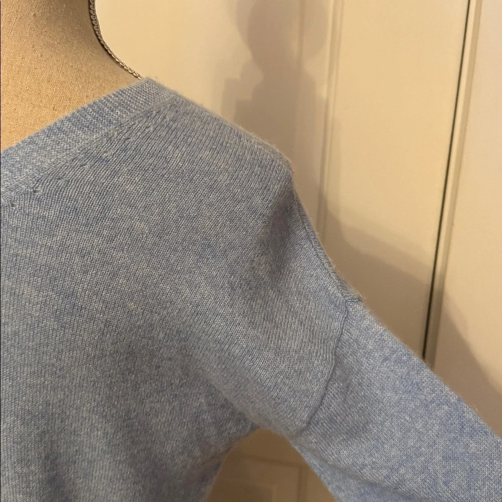 J. McLAUGHLIN SWEATER V-NECK & BACK LIGHT BLUE CASHMERE LONG SLEEVE SIZE S